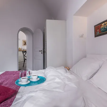Kastro Mansion Apartment *